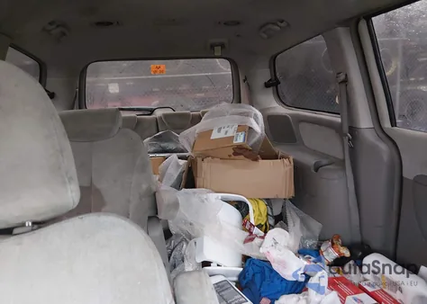 2006 Kia Sedona Ex/Lx from USA, damaged, VIN KNDMB233266018082